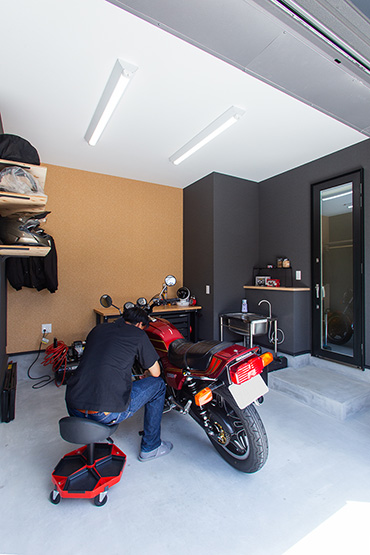 バイクガレージ